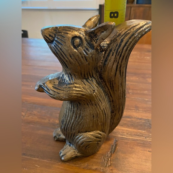 Ceramic Squirrel decorative piece 🐿️ - Picture 2 of 4